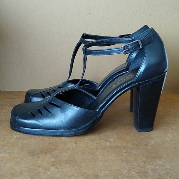 Reaction by Kenneth Cole Black Leather T-Straps 8.5 - Picture 6 of 12